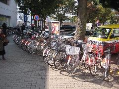 平成18年の新所沢駅西口ロータリーの自転車放置状況