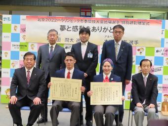 小須田選手、本堂選手との記念写真