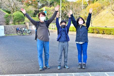 笑顔で無事にゴールした参加者